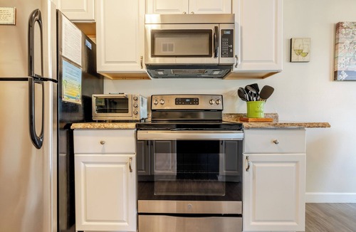 Miramar Beach Villa | Large very comfy pet friendly