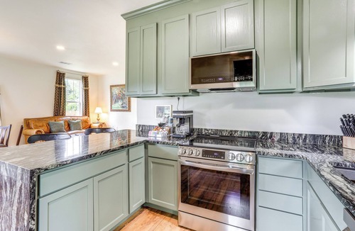 South Baton Rouge House | Large Yard: 'Pascagoula Peach' Home in Baton Rouge