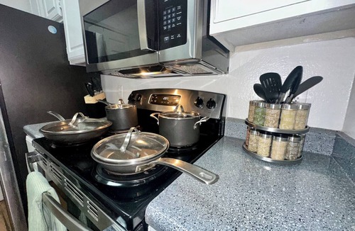 Las Colinas Apartment | Las Colinas Retreat Near Toyota Music Factory, DFW & Convention Ctr
