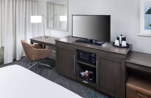 Downtown Fort Lauderdale Hotel | Las Olas Getaway | Free Breakfast | Outdoor Pool | Close Port Everglades - 3 mi
