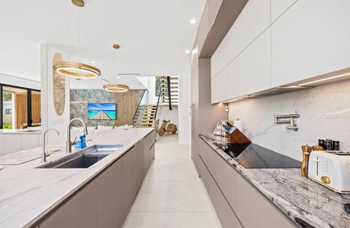 Victoria Park House | Las Olas, Holiday Park & beach at your door!