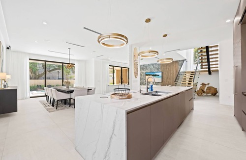 Victoria Park House | Las Olas, Holiday Park & beach at your door!