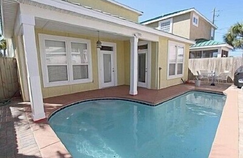 Sunnyside House | LAST MIN SPECIALS, 5 Bedrms, 4.5 Bath, private pool, Ocean View, Steps to Beach