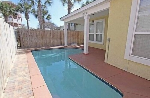 Sunnyside House | LAST MIN SPECIALS, 5 Bedrms, 4.5 Bath, private pool, Ocean View, Steps to Beach