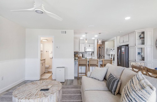 Fort Bay Condo | Latitude 14 - NEW OWNER! NEW LOOK! Spectacular ocean views! 1BD/2BA. Sleeps 6