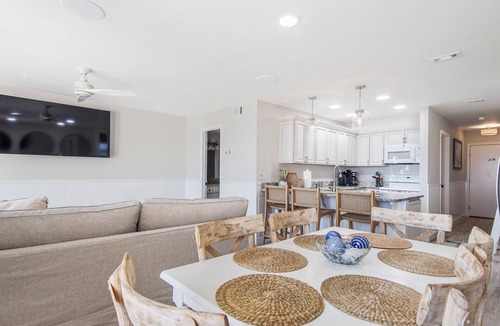 Fort Bay Condo | Latitude 14 - NEW OWNER! NEW LOOK! Spectacular ocean views! 1BD/2BA. Sleeps 6