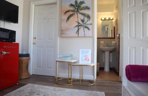 Poinciana Park Apartment | Lauderdale Breeze Villas - Cozy Coastal Studio