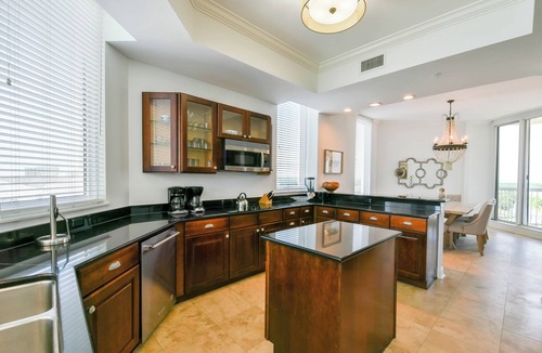 Destin Condo | Lavish 2-story beachfront penthouse w/media room & balcony!