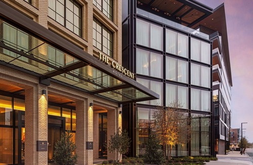 Fort Worth Cultural District Hotel | Lavish Room Perfect for Families Exploring Local Sights