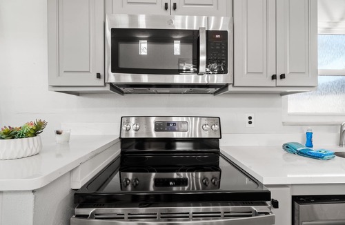 Bid-a-wee Beach Cottage | Lazy Dayz - Bid-A-Wee 2 bed2 bath , 1 block from PRIVATE BEACH