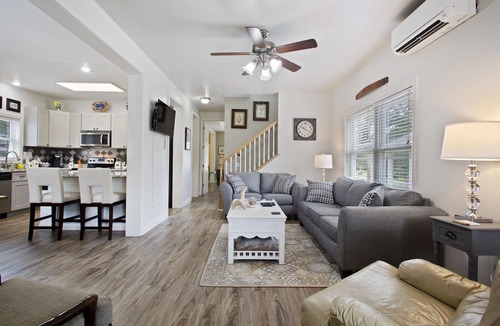 Long Beach House | Lazy Lemon Cottage - A Short walk to the beach from this newly remodeled home!