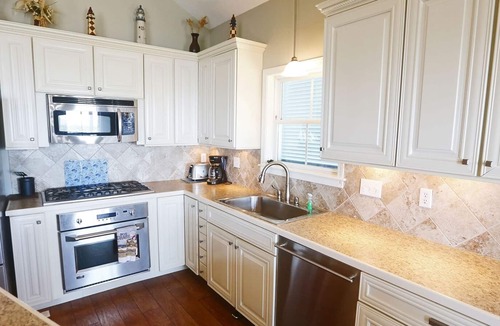 Golden Meadow House | Lazy Moose - Island Realty Bayview