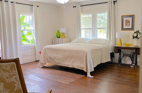 Lafayette House | Le Barn Rouge Bed & Breakfast A Country Living Home in Acadiana