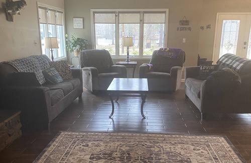 Negreet House | Le Vander Lake Suites Rental/ 3.5 miles from Toledo Tackle, Restaurants