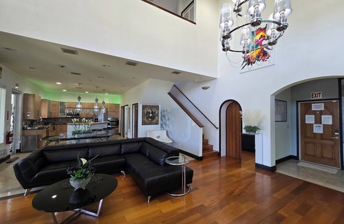 Royal Poinciana House | LED Artsy Retreat -Jacuzzi/BBQ