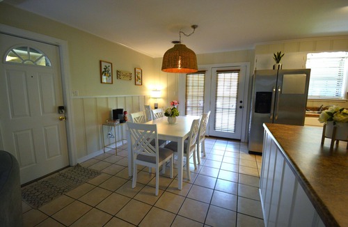 Tupelo House | Leighton Rambler! In town close to restaurants, shopping, and parks.