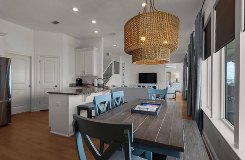 Villa Primera House | 🌅 Let's Do Sunset - Dock, Gulf Access, Sunset Deck + Pet Friendly 🐾