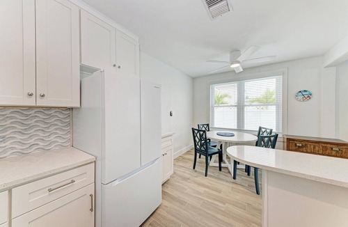 Sarasota Cottage | Lido Key House- Ultimate Beach Escape, Steps from the beach & St. Armand's