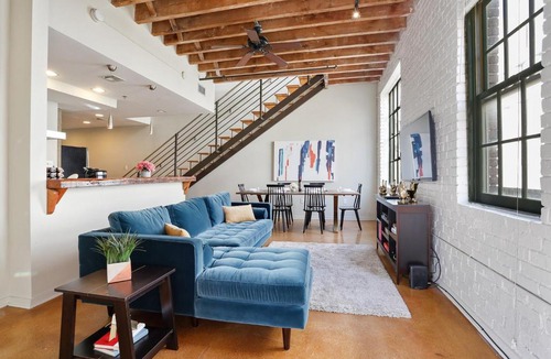 Arts/Warehouse District Apartment | LiivUP Warehouse Apartments
