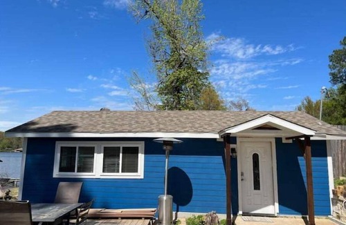 Mineola Cabin | Little Blue Cabin by Lake Holbrook