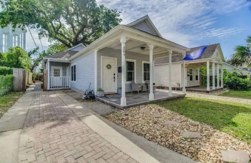 Downtown House | Little Blue Osprey - Heart of downtown Pensacola