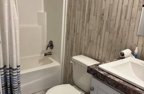 Woodville House | LITTLE MONTANA is a secluded little space close to beautiful Lake Mary