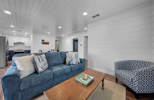 Henderson County House | Little Red Lakehouse