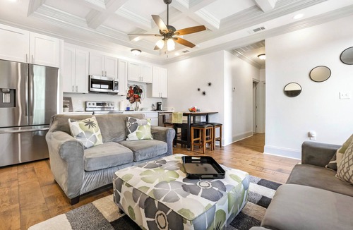 Hollygrove Cottage | Live like a local! - Private Guesthouse