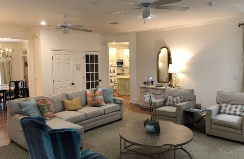Oxford House | Live like a Local! Walk to the Square or the Grove! 💙❤️💙