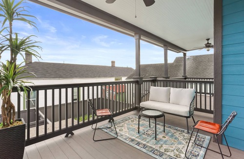 Saint Roch Apartment | ⚜Lively Marigny Apartment Near Streetcar & Frenchmen with Balcony, Club Below⚜