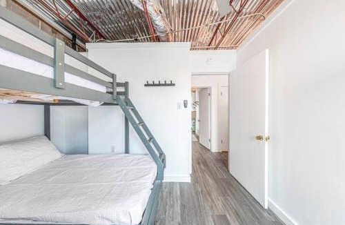 Fort Walton Beach Apartment | Livin Right Surf Loft: pickleball, basketball, close to the fun