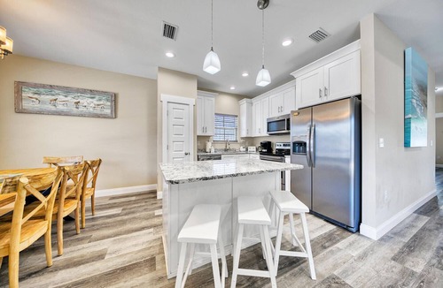 Bahama Beach House | Living The Beach Life- 4BR/2BA, Sleeps 12, Huge Private Pool.