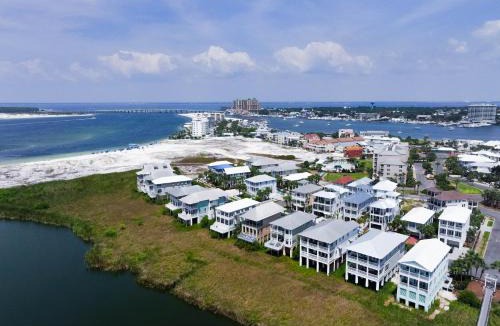 Holiday Isle House | Living The Dream At Destin Pointe Resort