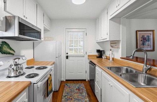 Point Clear House | Lob Lolly Cottage, A stylish cottage 5 minutes to downtown Fairhope,