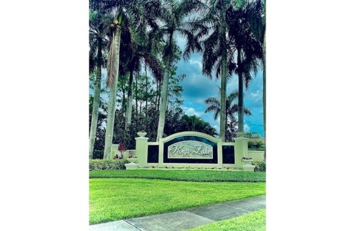 Kings Lake House | Located near downtown, restaurants and the beach !