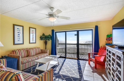 St. George Island Condo | Located right on the beachfront, this bright, cheerful and beautiful well-appointed Villa.