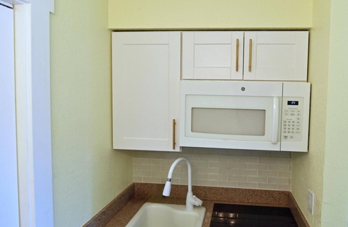 Golden Beach Condo | LOCATION! Cute Venice Villa 2 min walk to beach