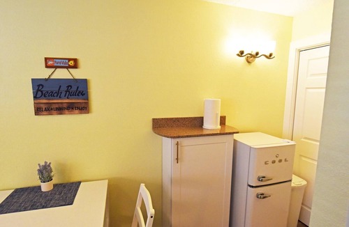 Golden Beach Condo | LOCATION! Cute Venice Villa 2 min walk to beach