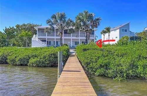 Tarpon Springs Apartment | Long term Riverside Retreat with Pool