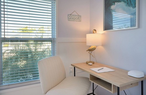 Whitney Beach Condo | Longboat Key waterfront condo-a short walk to the beach & bay!