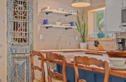 Bid-a-wee Beach House | Lost Pearl: 1940s Beach Cottage, FREE Daily Activities, 1 Blk 2 Bch, SznlStuff