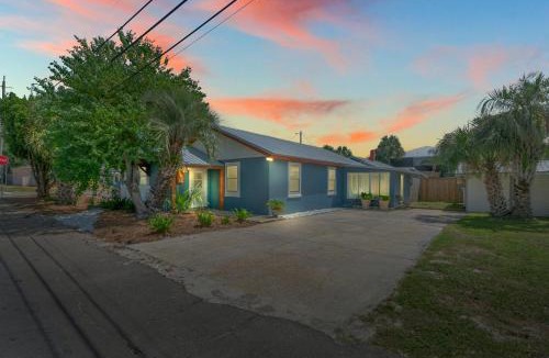Bid-a-wee Beach House | Lost Pearl - Charming 1940s Beach Cottage, 1 Block to Private Beach Access, FREE Daily Activities, and More