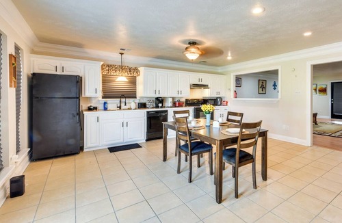 Lacassine House | Louisiana Group Retreat! Dual Units Near Hunting