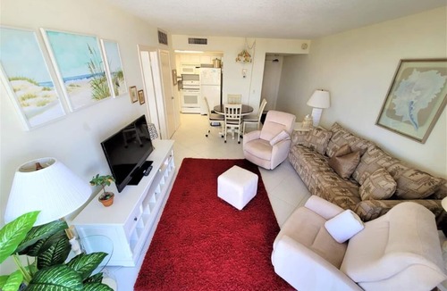 Marco Island Condo | Lovely 1 bedroom beachfront Condo