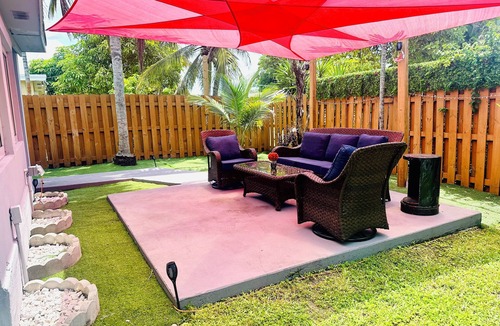 Sunrise Apartment | Lovely 1-bedroom with personal backyard in Sunrise