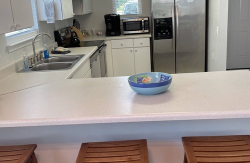 Gulf Breeze House | Lovely 2 bedroom on lake between 2 beaches!
