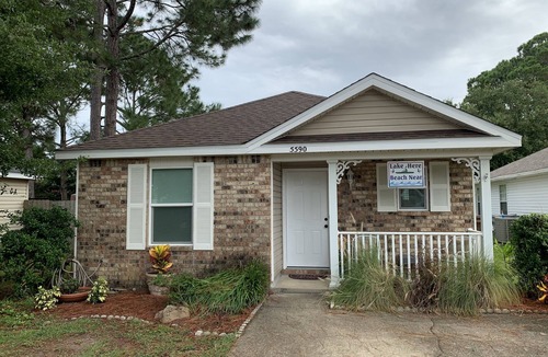 Gulf Breeze House | Lovely 2 bedroom on lake between 2 beaches!