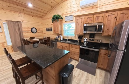 Calera House | Lovely 2-bedroom pet friendly house in charming Calera-9 min. to Choctaw Casino