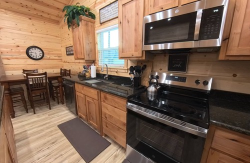Calera House | Lovely 2-bedroom pet friendly house in charming Calera-9 min. to Choctaw Casino