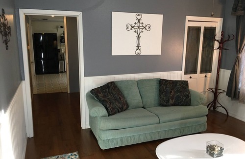 Lake View House | Lovely 3 bed 2 bath old fashioned house with coffee bar